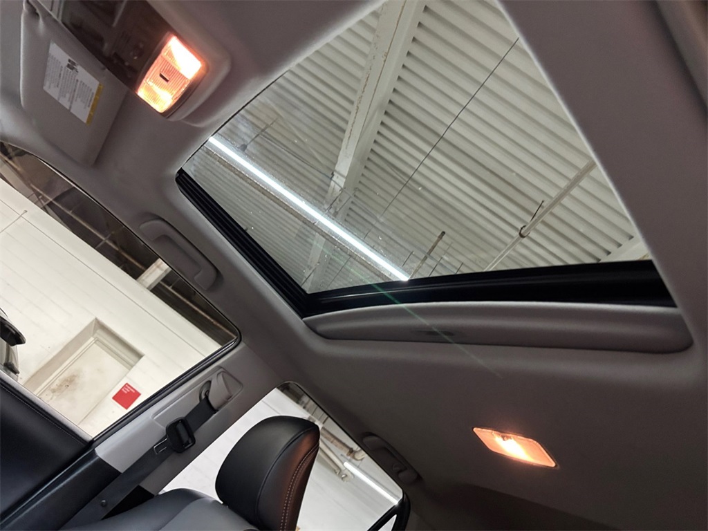 2017 Toyota 4Runner SR5 Premium photo 32