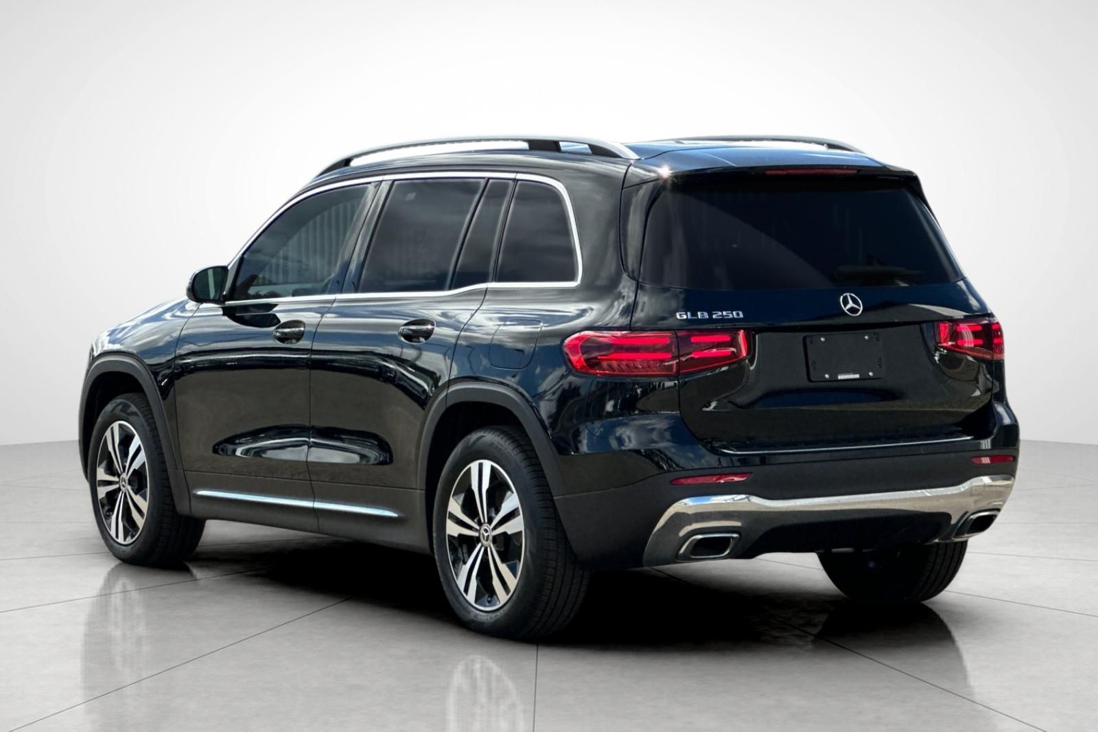 2025 Mercedes Benz GLB 250 photo 9