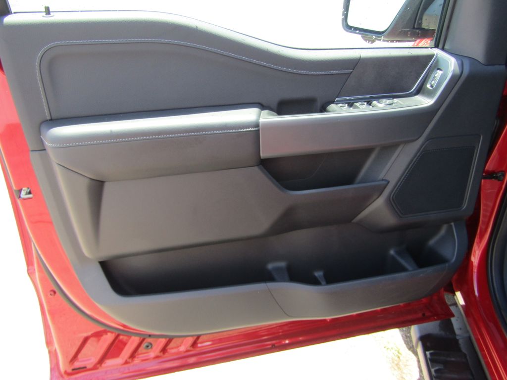 2025 Ford F-150 XLT photo 15