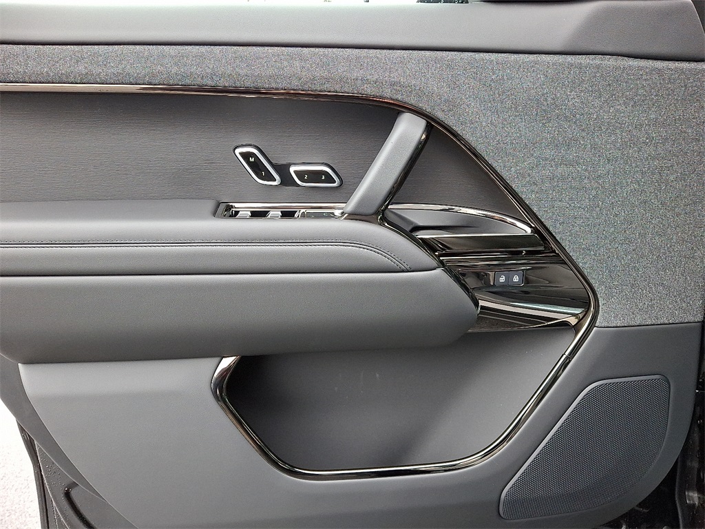 2025 Land Rover Range Rover Sport SE photo 9