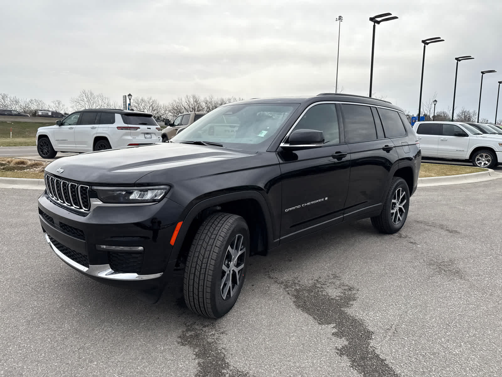 2025 Jeep Grand Cherokee Limited photo 3