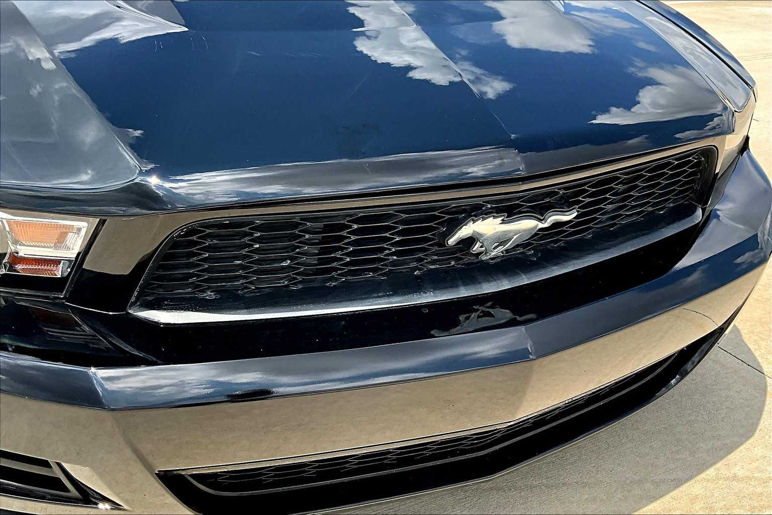 2010 Ford Mustang V6 Convertible photo 25