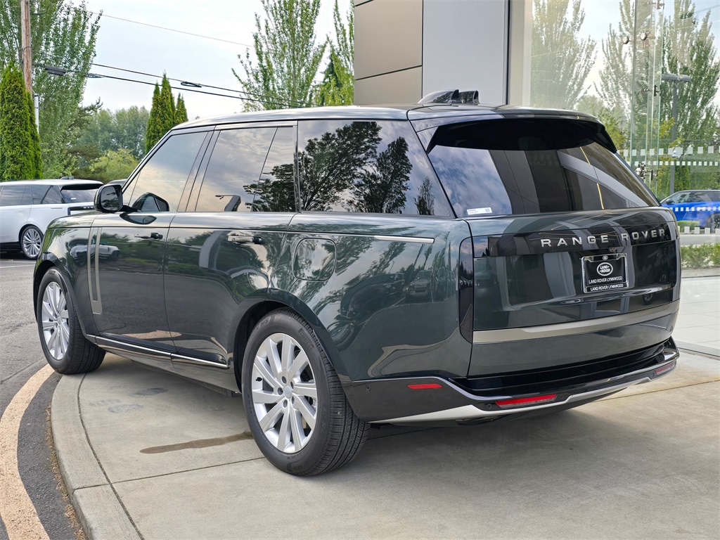 2025 Land Rover Range Rover SE photo 5