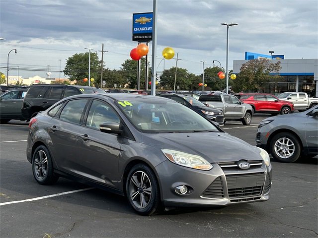 2014 Ford Focus SE photo 2