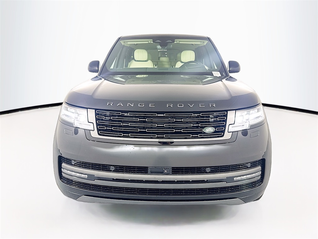 2025 Land Rover Range Rover SE photo 2