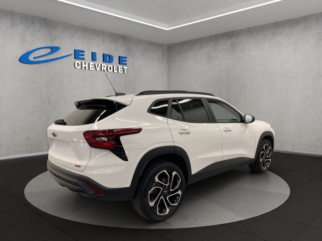 2024 Chevrolet Trax photo 2
