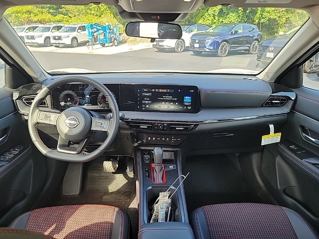 2026 Nissan Kicks SR photo 9