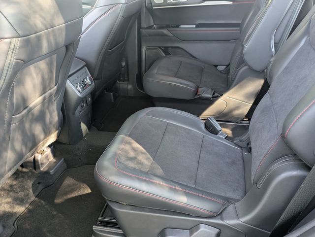 2025 Ford Explorer ST photo 25