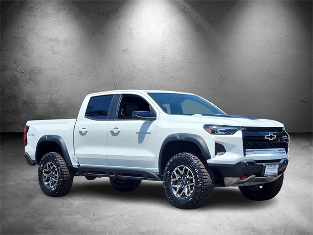 2025 Chevrolet Colorado ZR2 photo 3