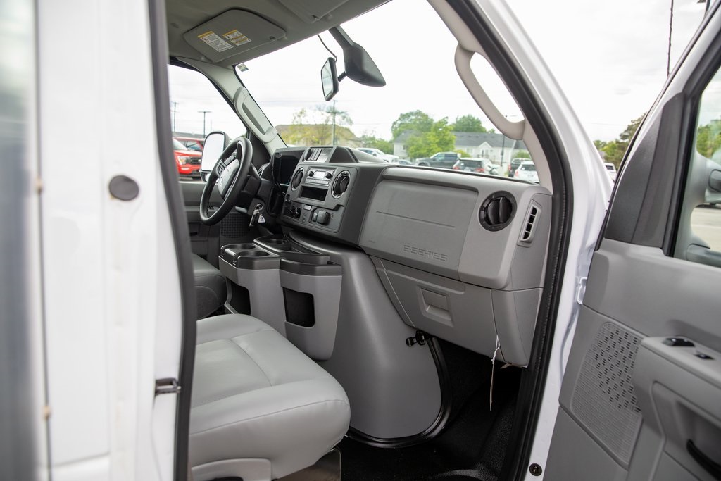 2026 Ford E-450 photo 18