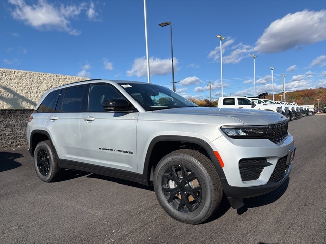 2025 Jeep Grand Cherokee Altitude's photo