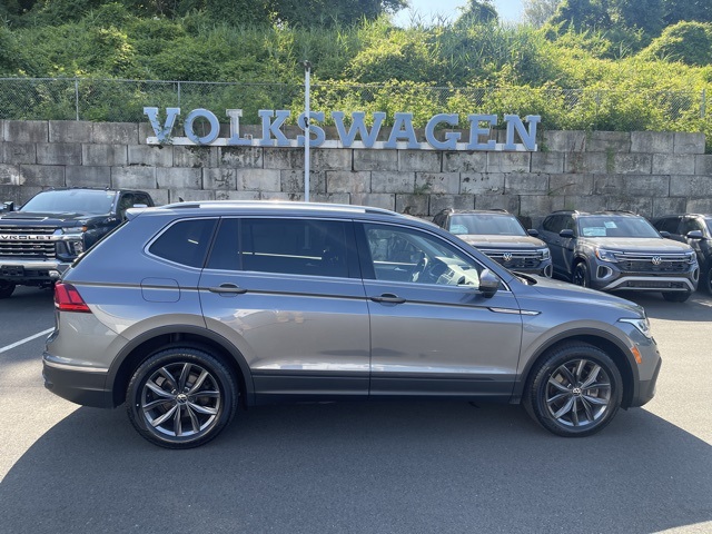 2022 Volkswagen Tiguan SE photo 3