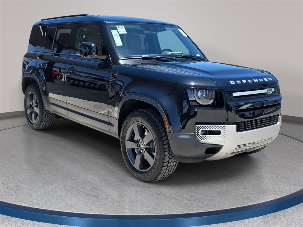 2025 Land Rover Defender 110 S photo 3