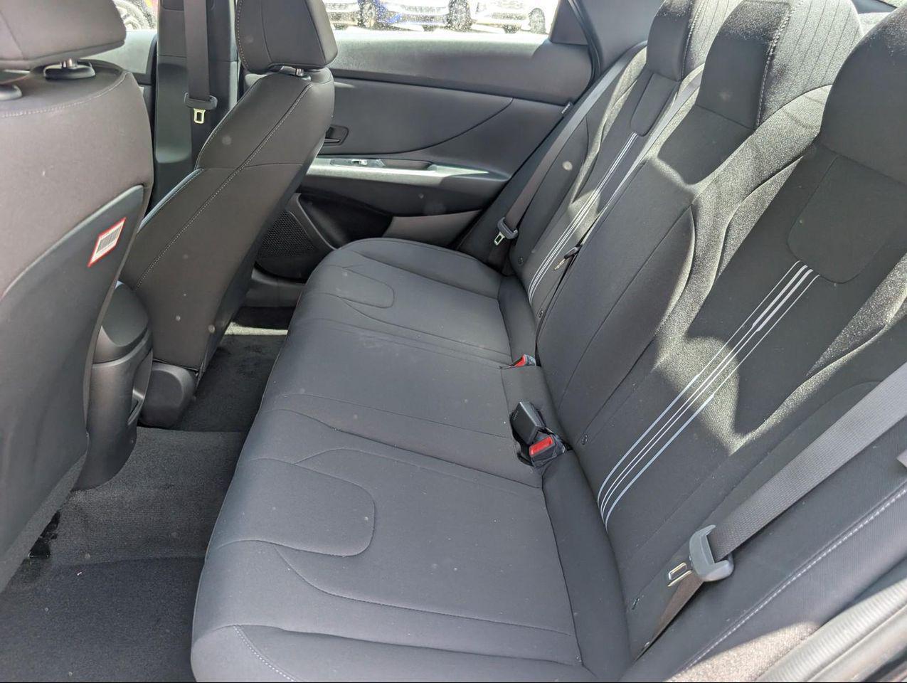 2025 Hyundai Elantra SEL Sport photo 18