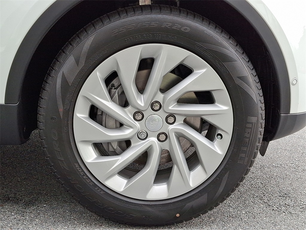 2025 Land Rover Discovery S photo 3