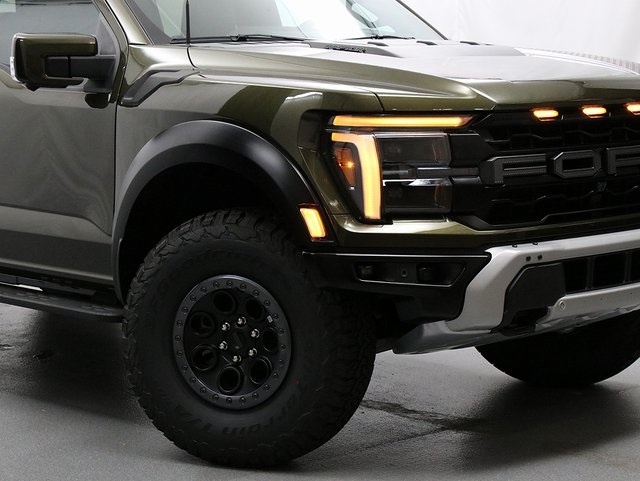 2025 Ford F-150 Raptor photo 2