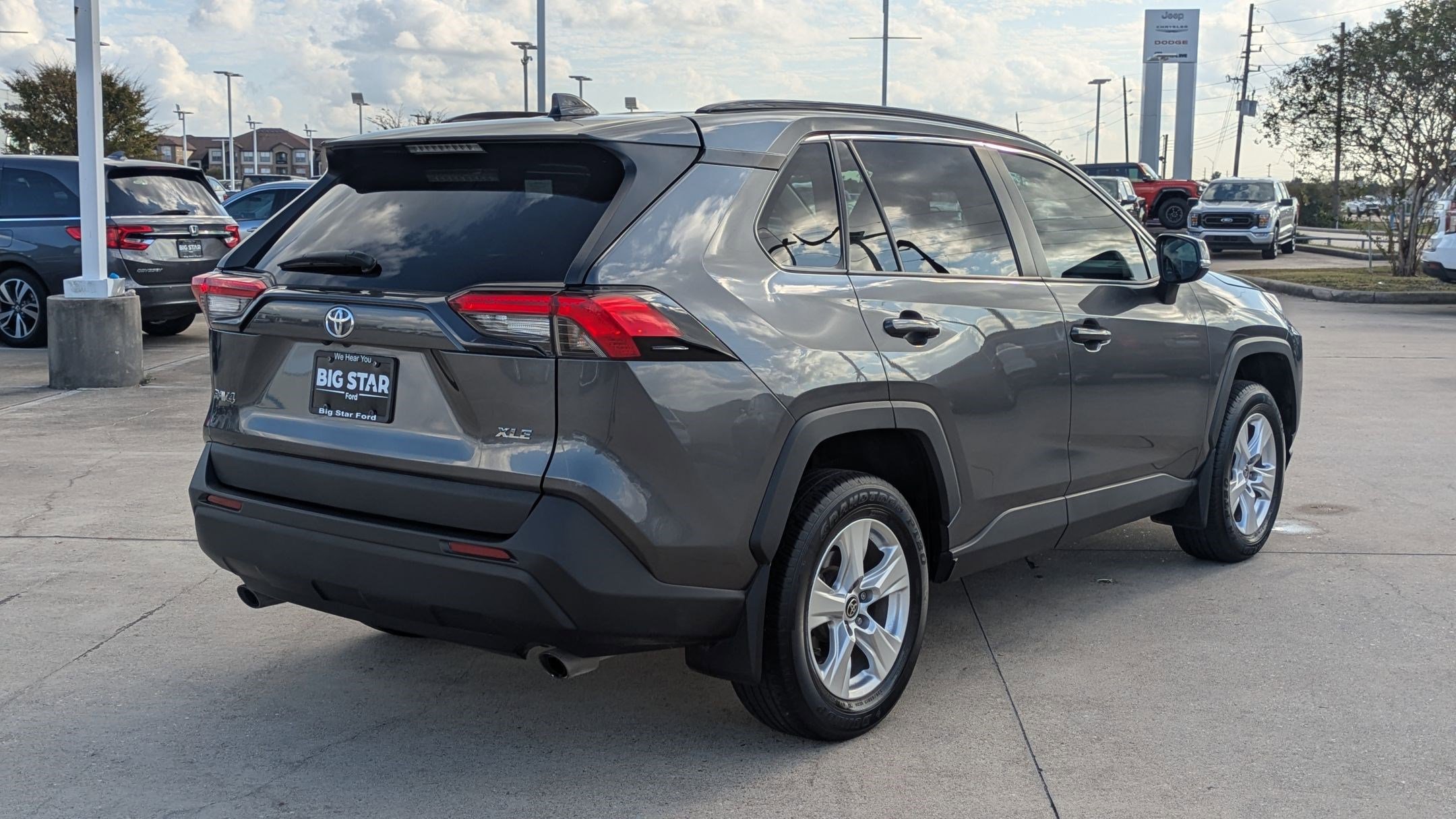 2021 Toyota RAV4 XLE photo 3