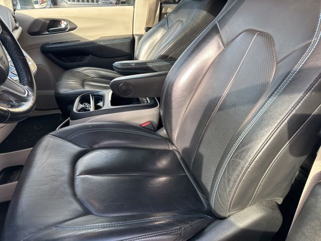 2021 Chrysler Pacifica Hybrid Touring L photo 9