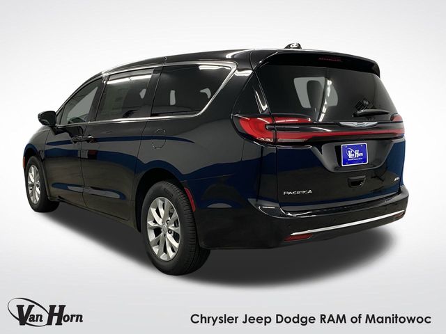 2025 Chrysler Pacifica photo 3