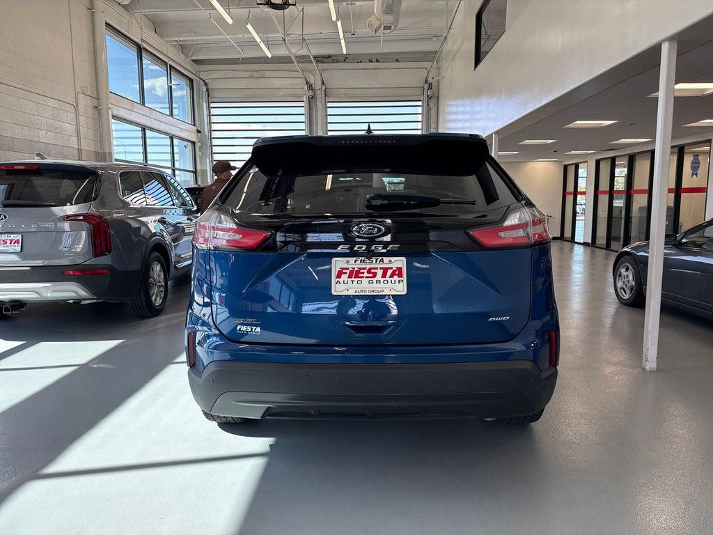 2024 Ford Edge SEL photo 5