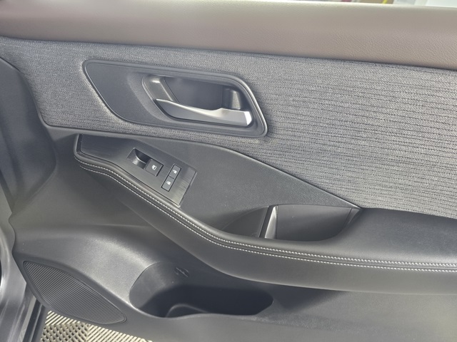 2022 Nissan Rogue SV photo 3