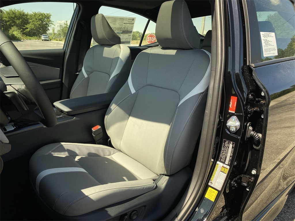 2025 Toyota Camry SE photo 13