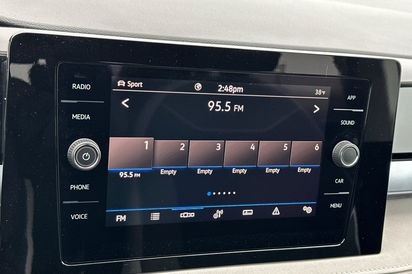 2025 Volkswagen Taos SE photo 17