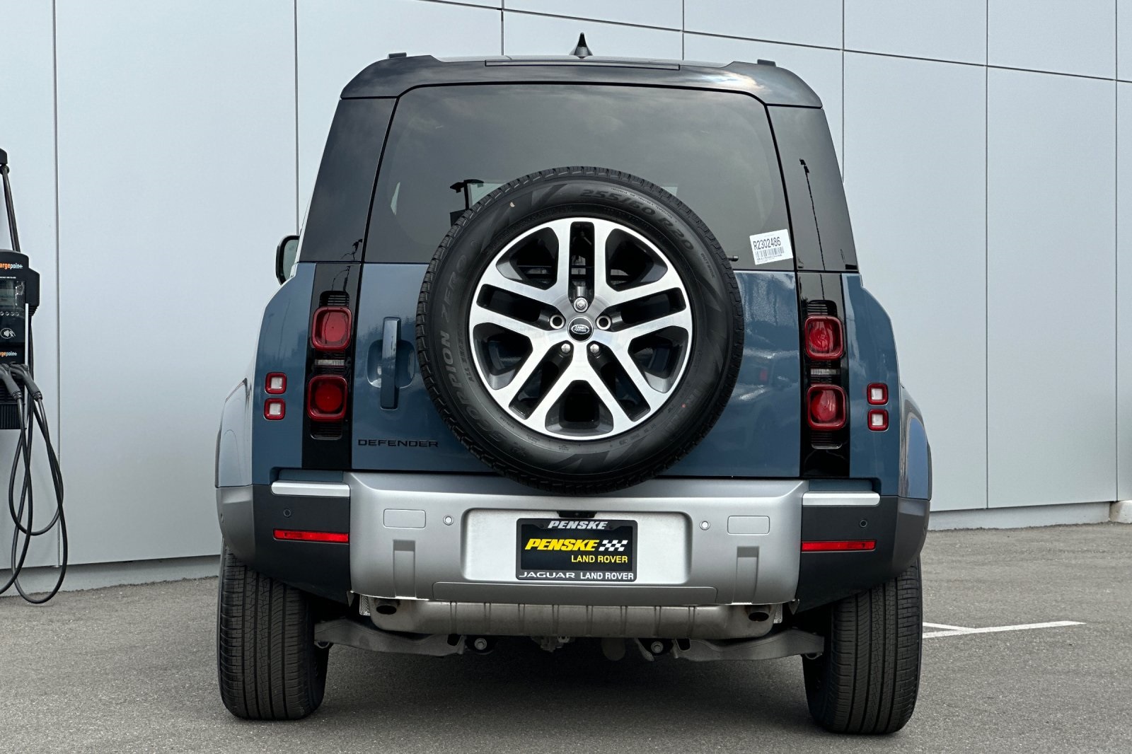 2024 Land Rover Defender 110 S photo 4
