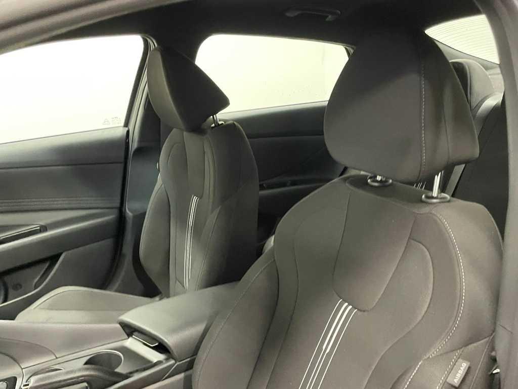 2025 Hyundai Elantra SEL Sport photo 31