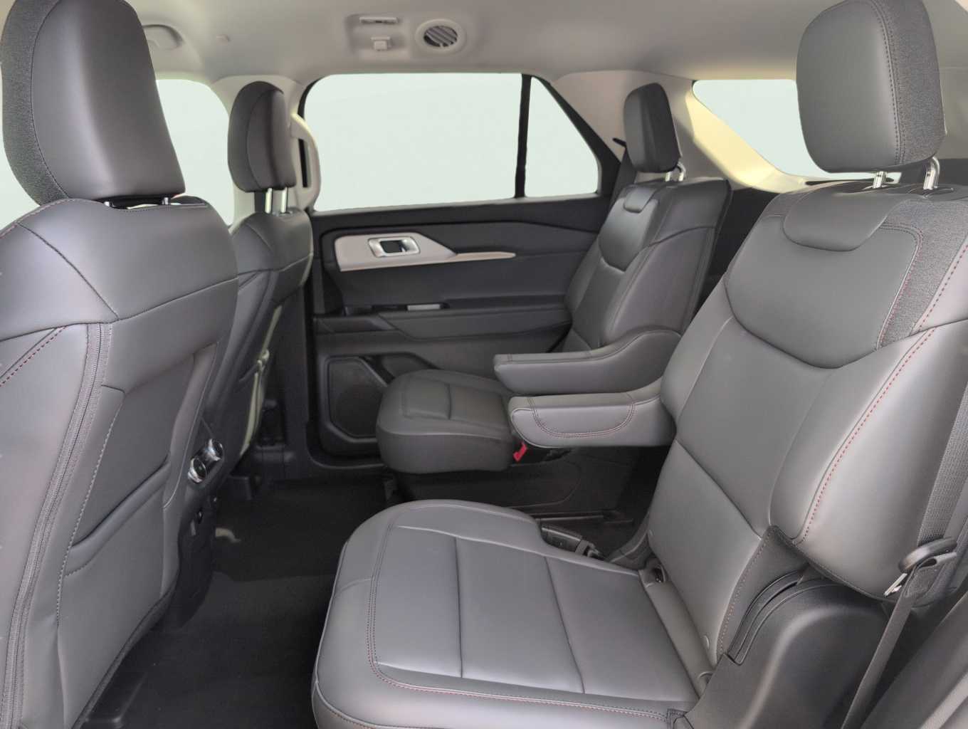 2025 Ford Explorer photo 9