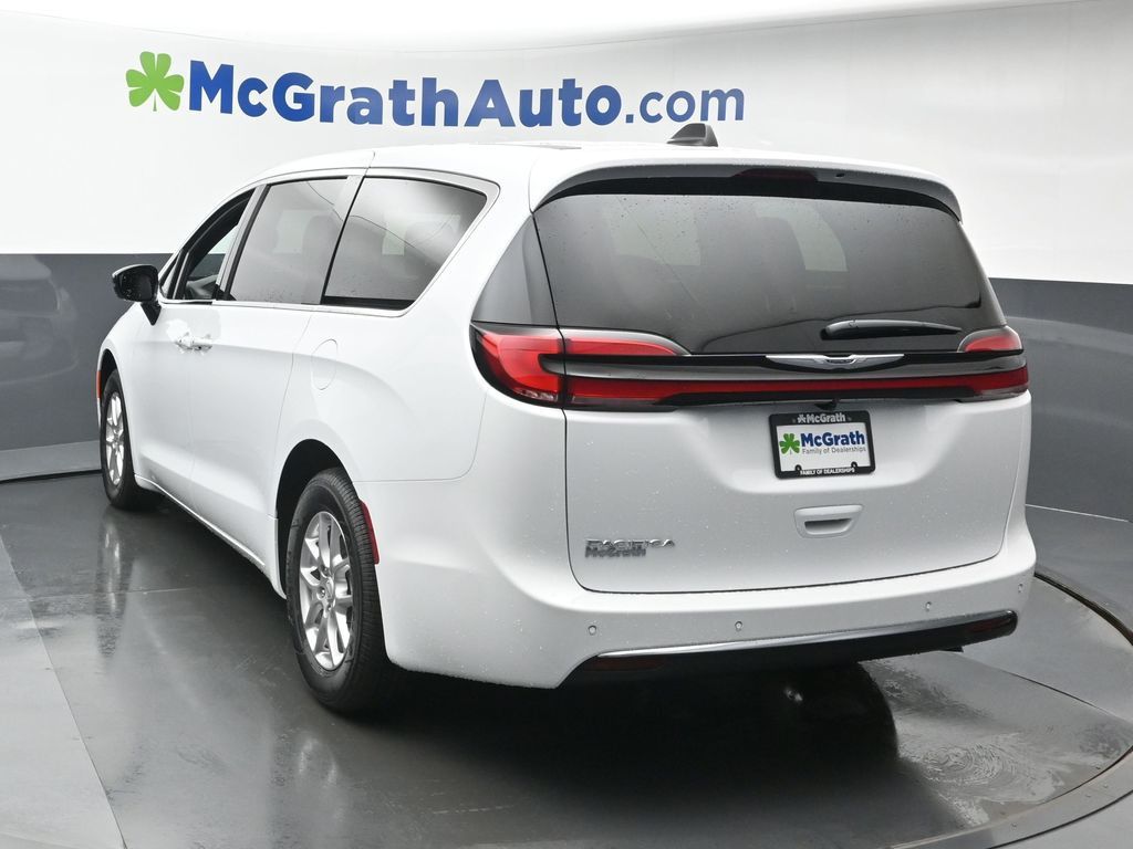 2026 Chrysler Pacifica photo 21