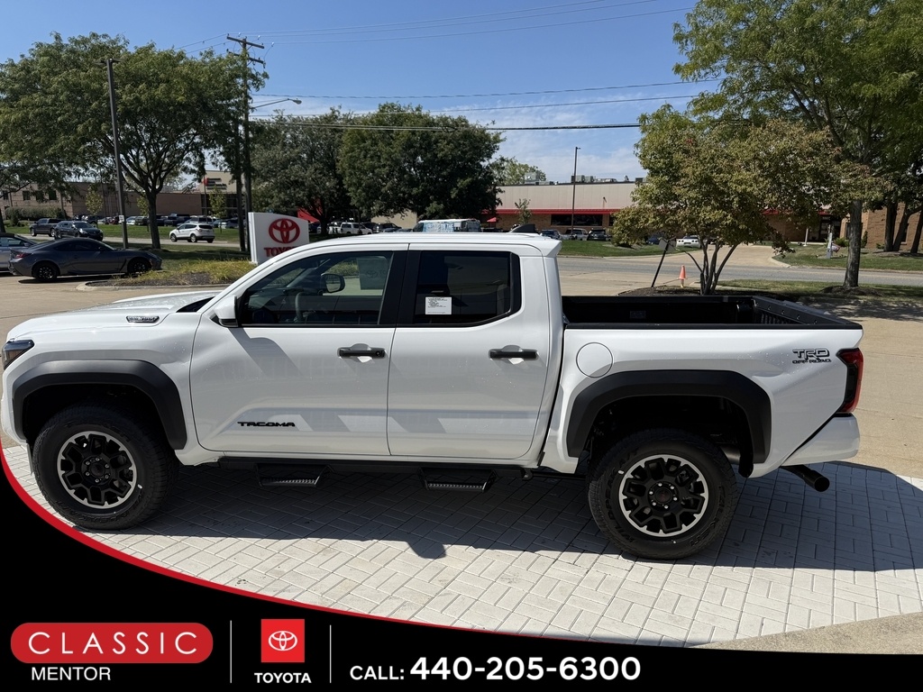 2025 Toyota Tacoma TRD Off-Road photo 3