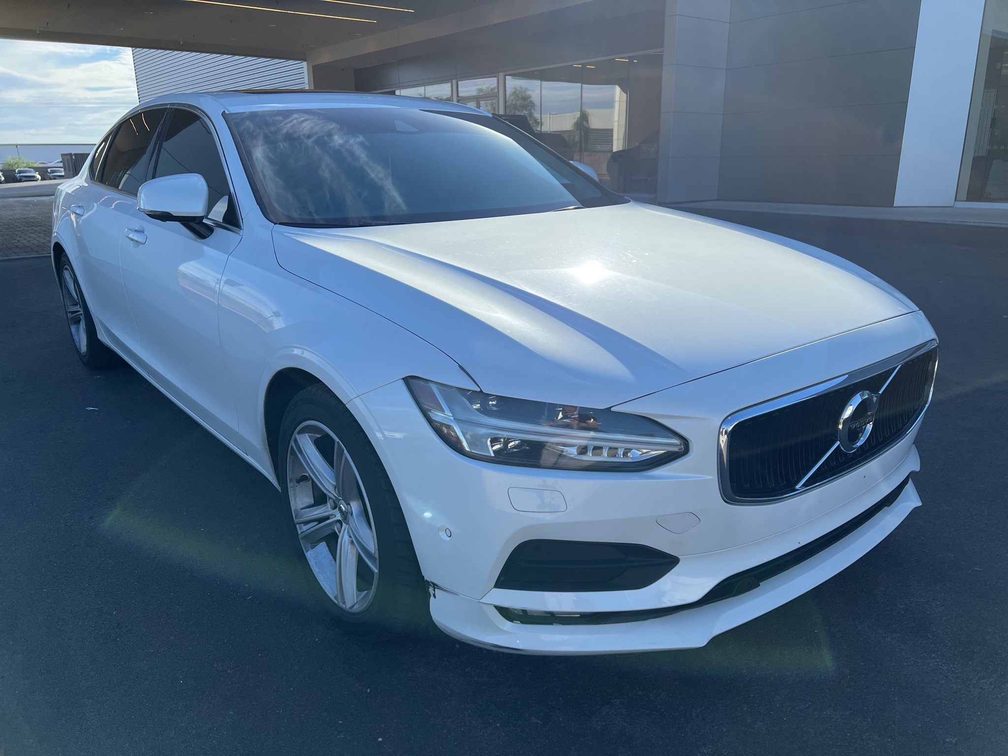 2018 Volvo S90 T5 Momentum photo 4