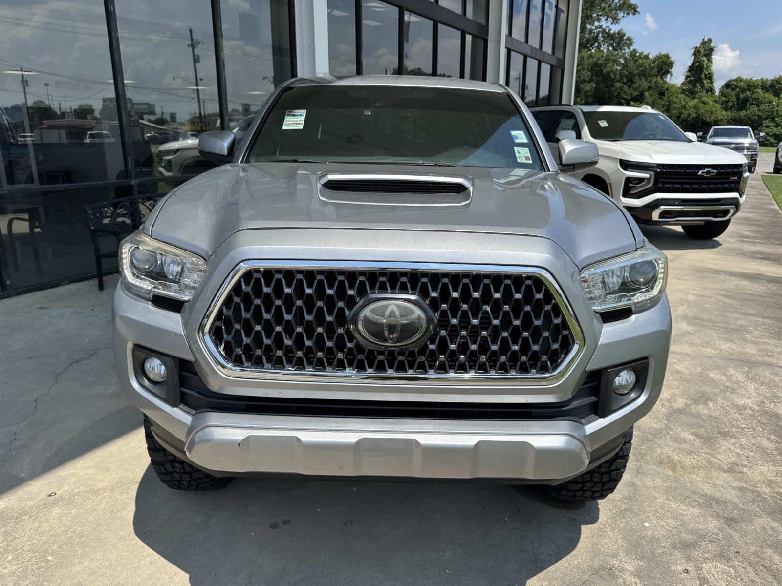 2019 Toyota Tacoma TRD Sport photo 3
