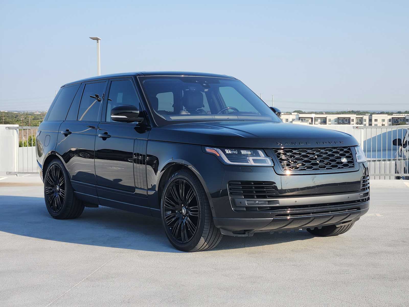 2022 Land Rover Range Rover P525 HSE HSE Westminster Edition photo 3