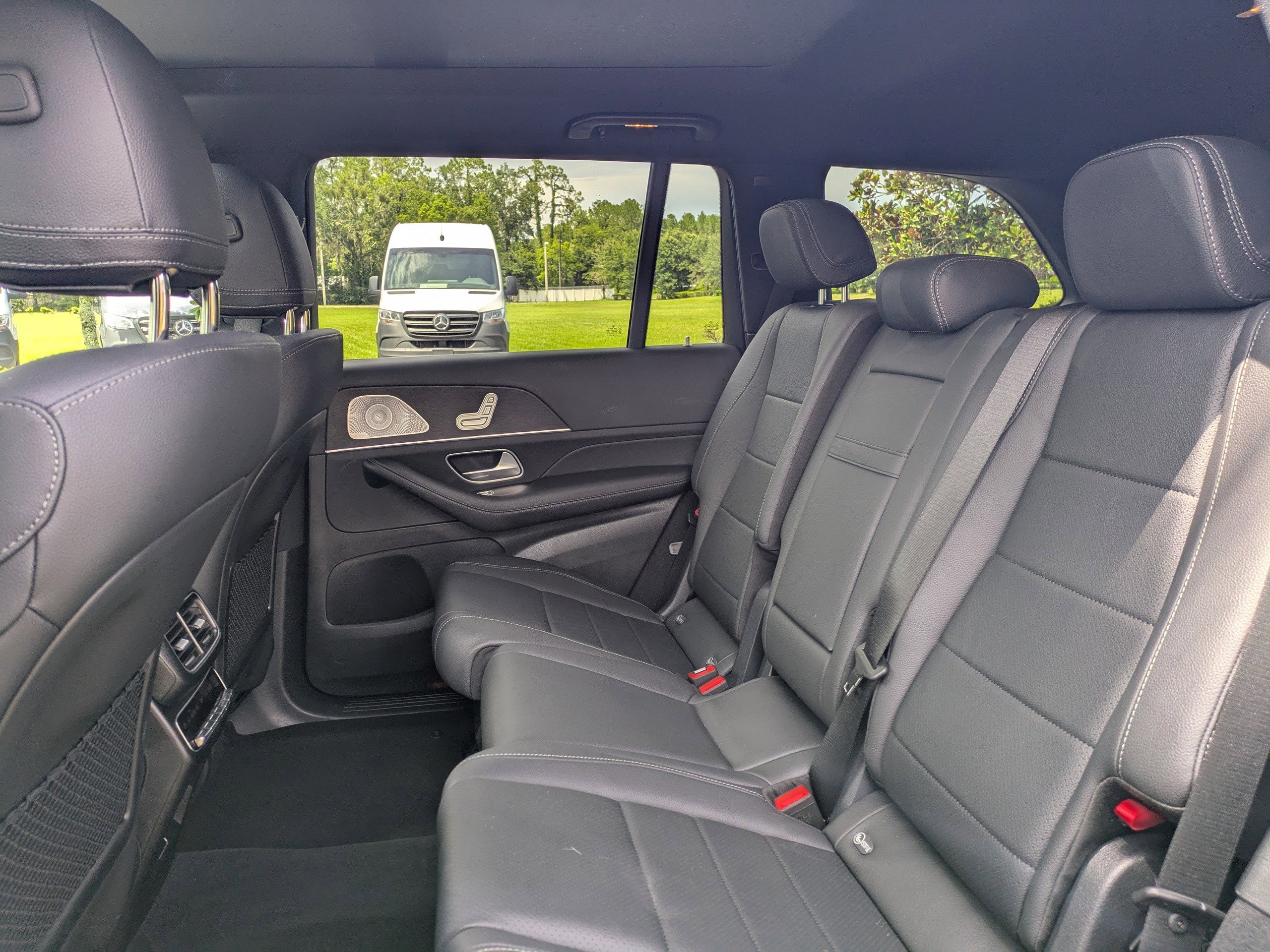 2025 Mercedes Benz GLS 450 4MATIC photo 14