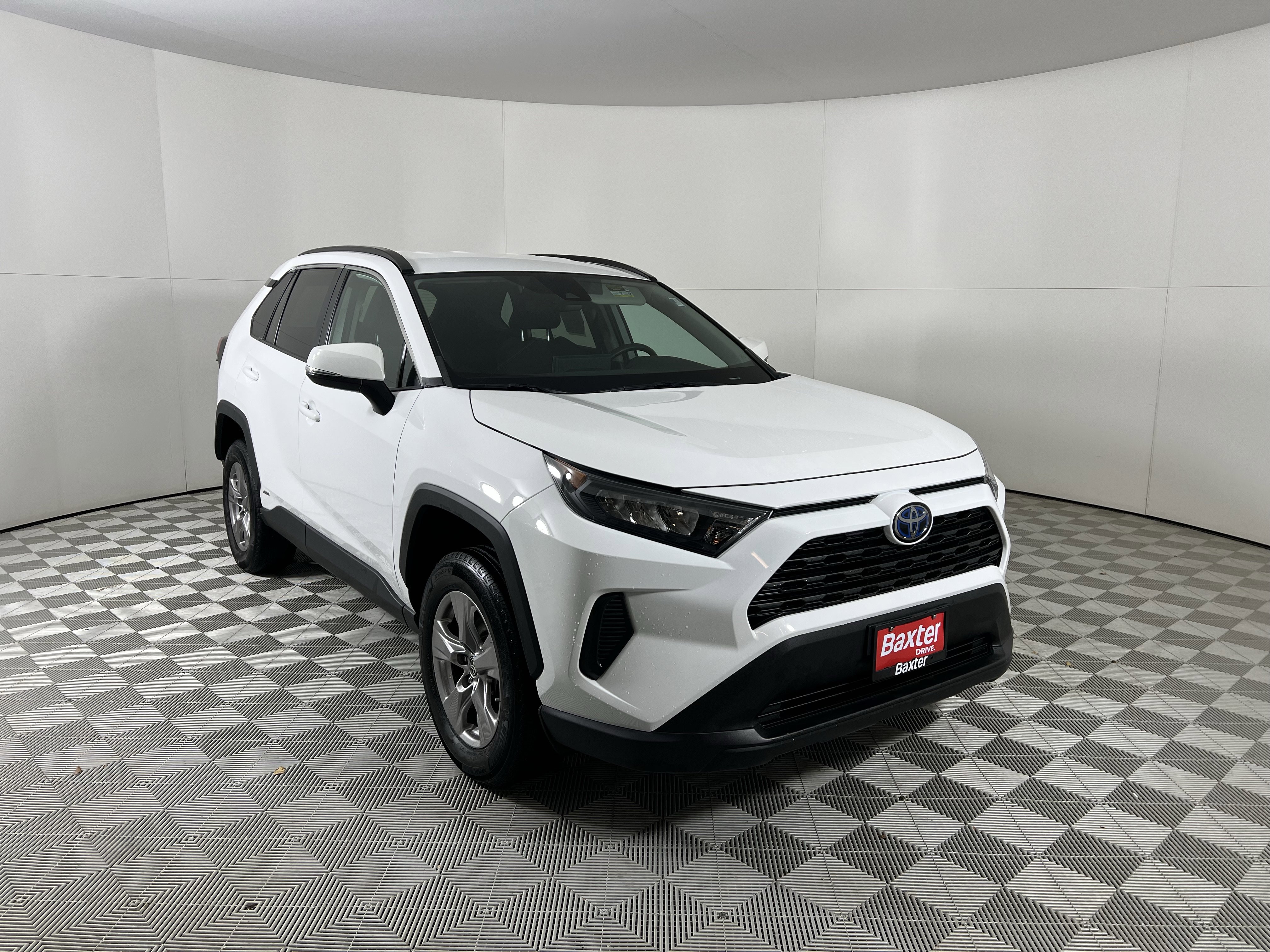 2022 Toyota RAV4 LE's photo