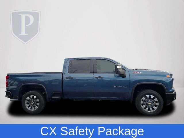 2025 Chevrolet Silverado 2500HD Custom photo 3