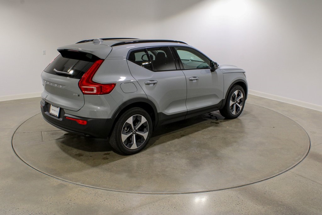2025 Volvo XC40 Plus photo 6