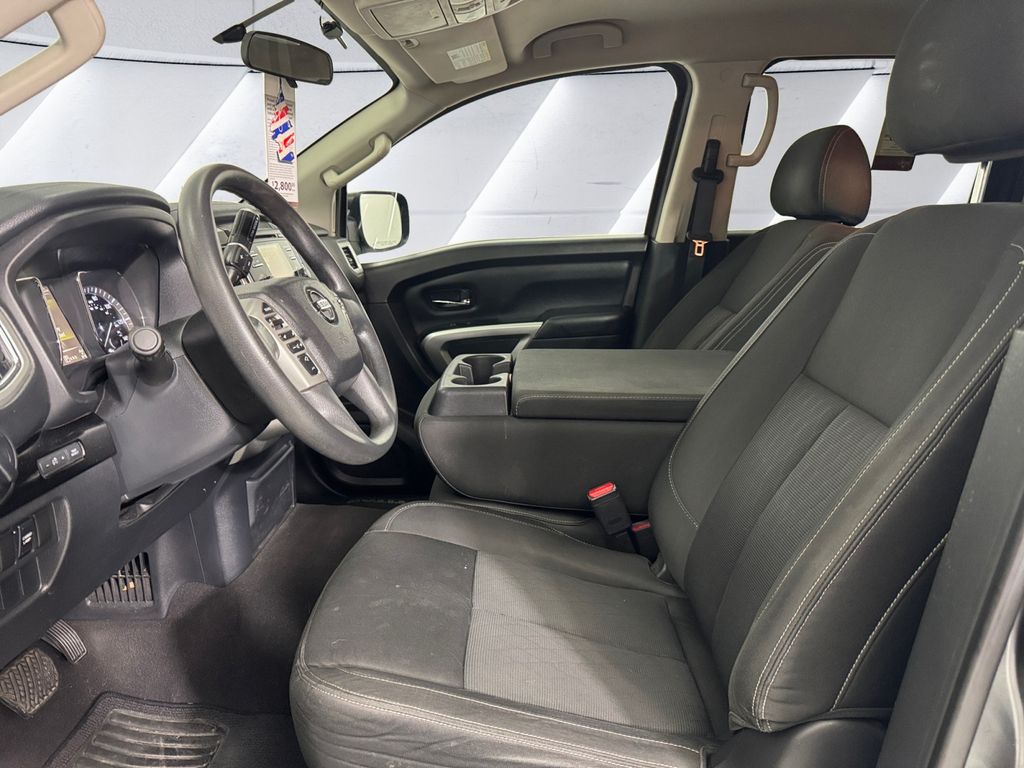 2017 Nissan Titan SV photo 7