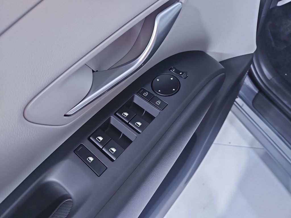 2026 Hyundai Tucson SE photo 10