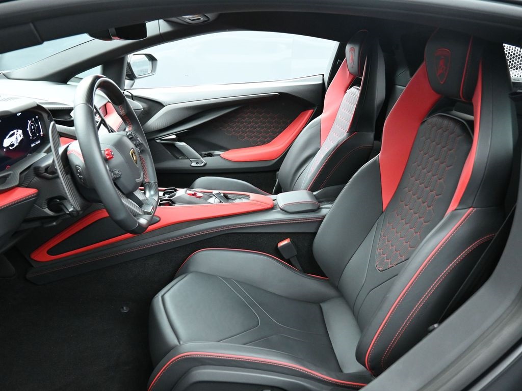 2024 Lamborghini Revuelto photo 4