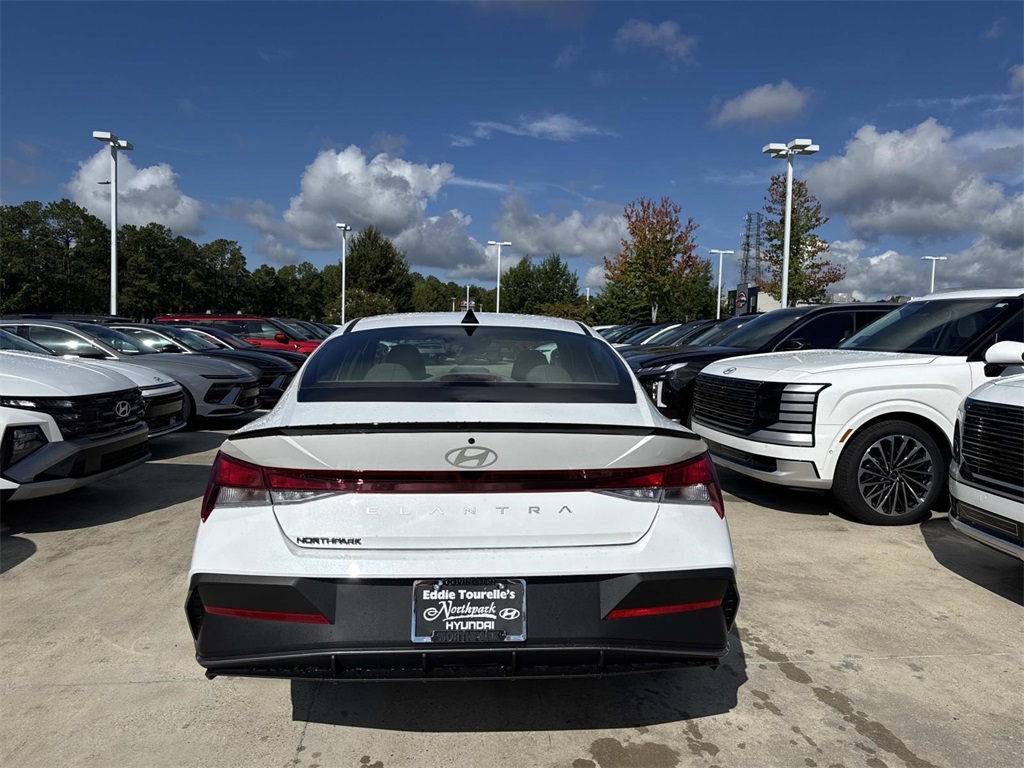 2025 Hyundai Elantra SEL Sport photo 4