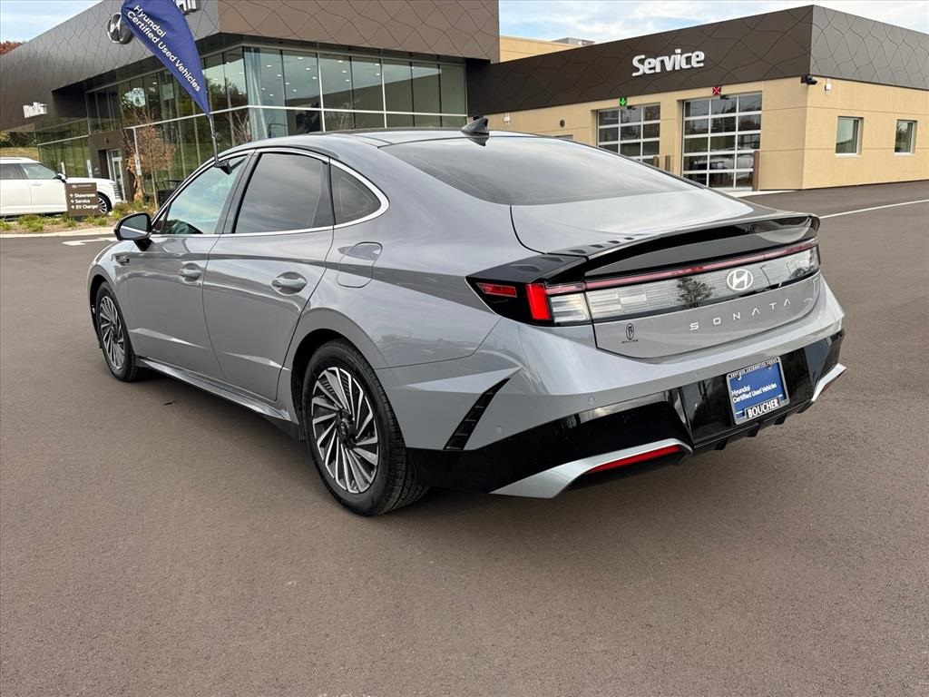 2024 Hyundai Sonata Hybrid Limited photo 3