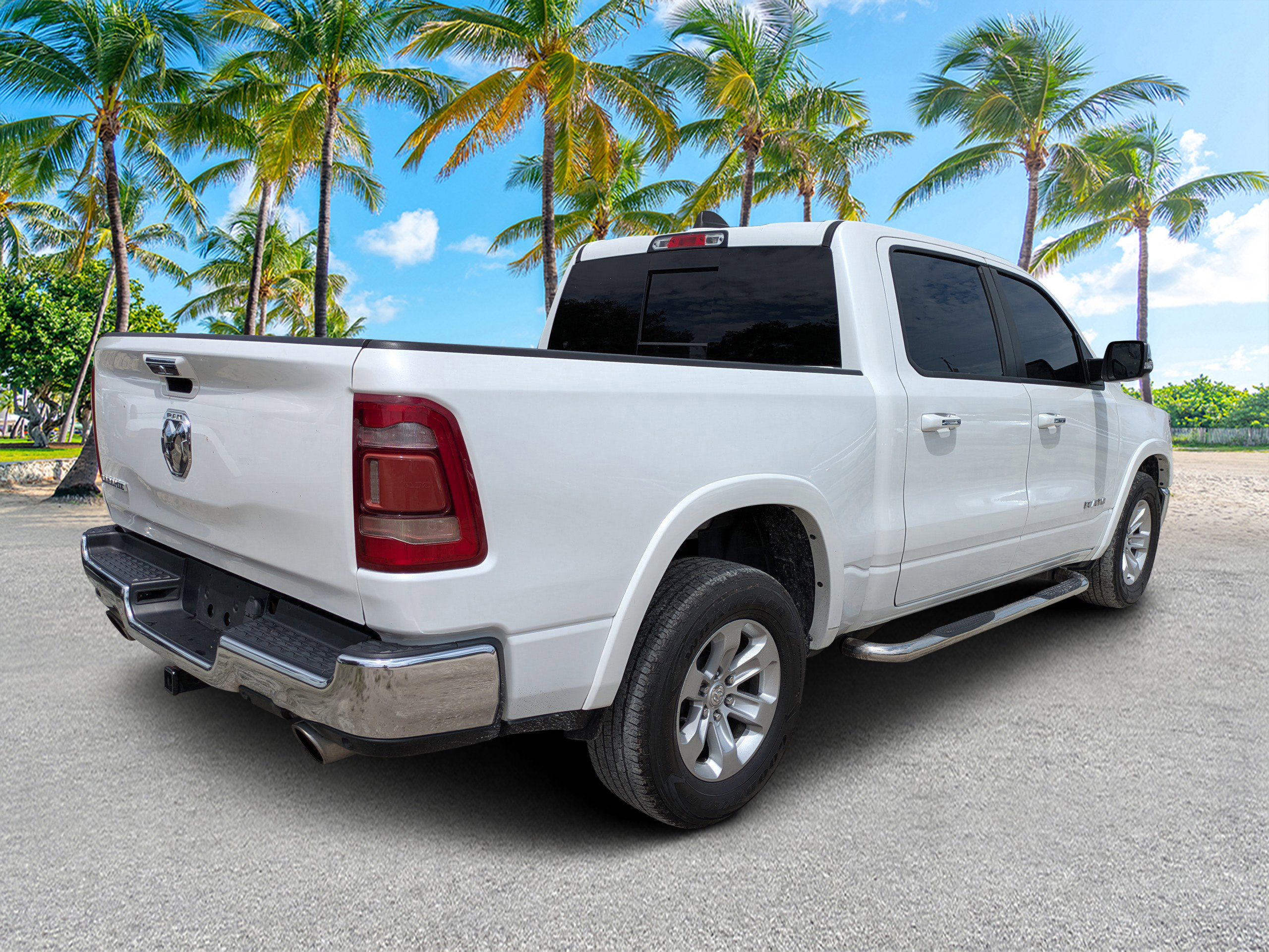 2019 Ram 1500 Laramie photo 2