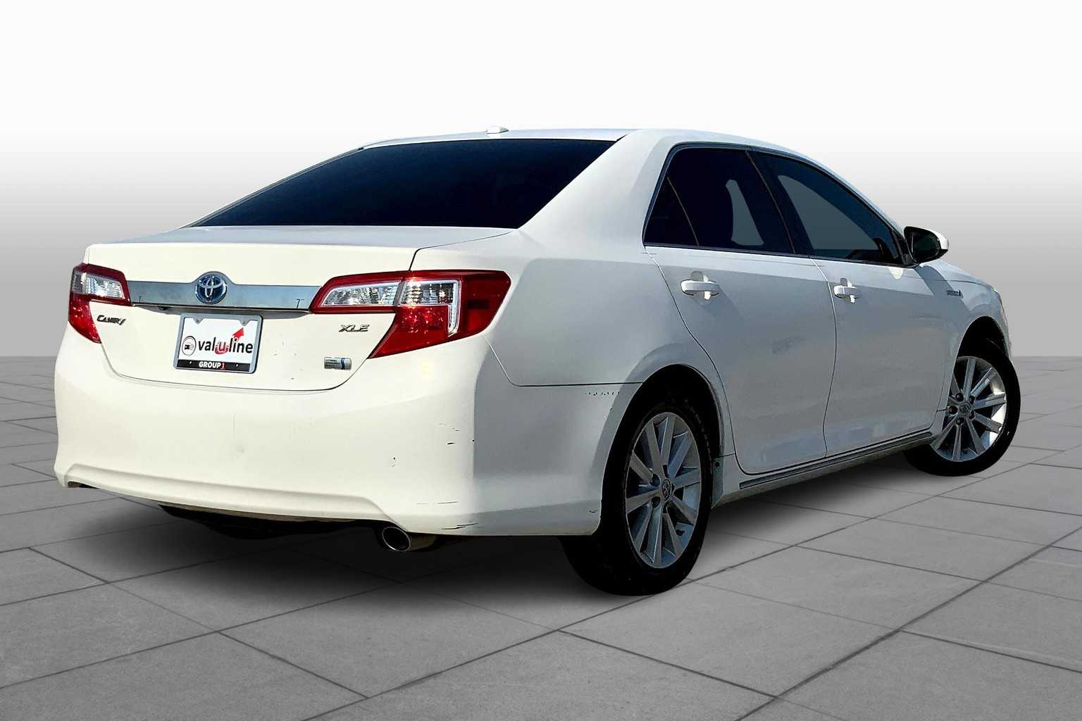 2014 Toyota Camry Hybrid XLE photo 11