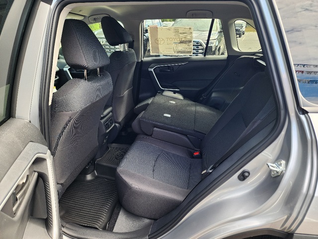 2025 Toyota RAV4 LE photo 6