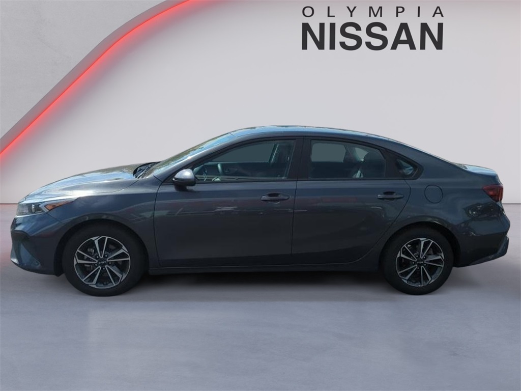 2022 Kia Forte LXS photo 2