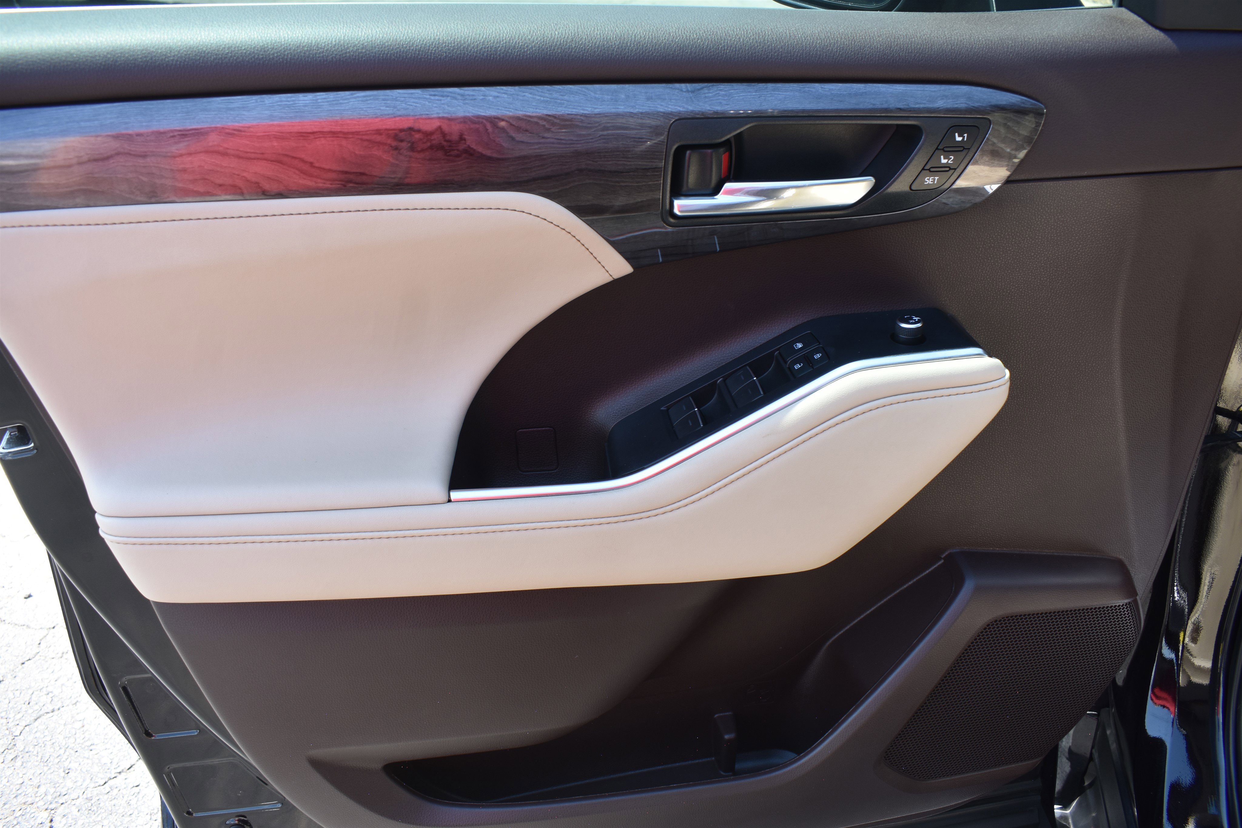 2022 Toyota Highlander Limited photo 3