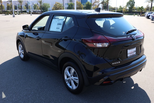 2025 Nissan Kicks Play S photo 4